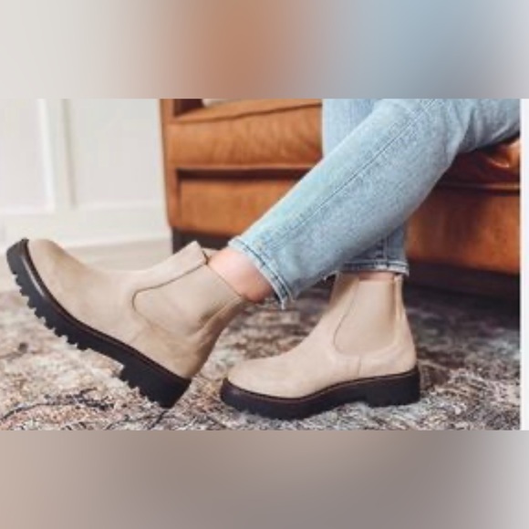 CASLON Miller 2 Chelsea Boot suede leather NWOT